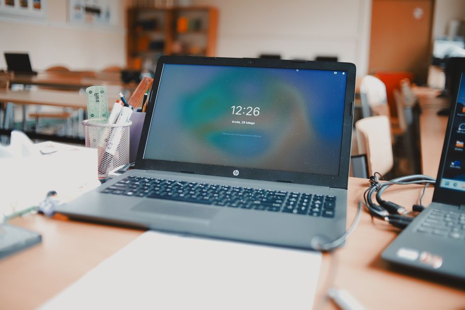 Beispielhafter Daten-Workflow mit Tabellen und Berechnungen